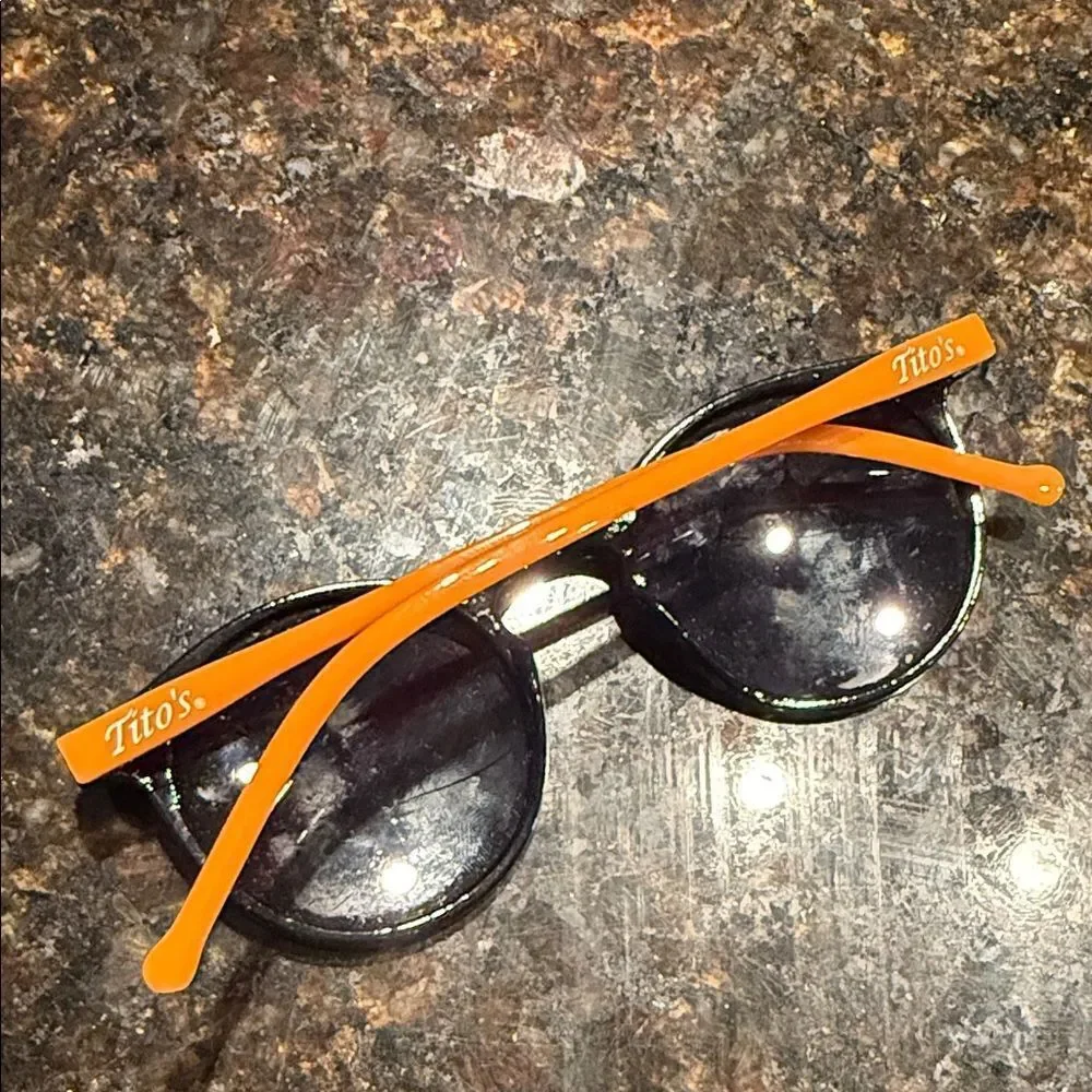 Tito’S trendy sunglasses